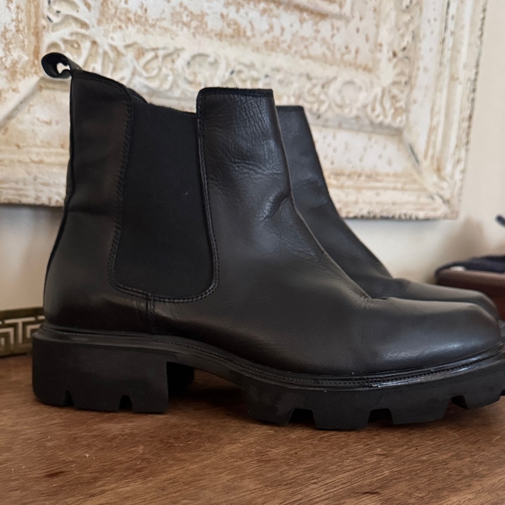 Miz Mooz Black Leather Chelsea Tarin Boots 10/41